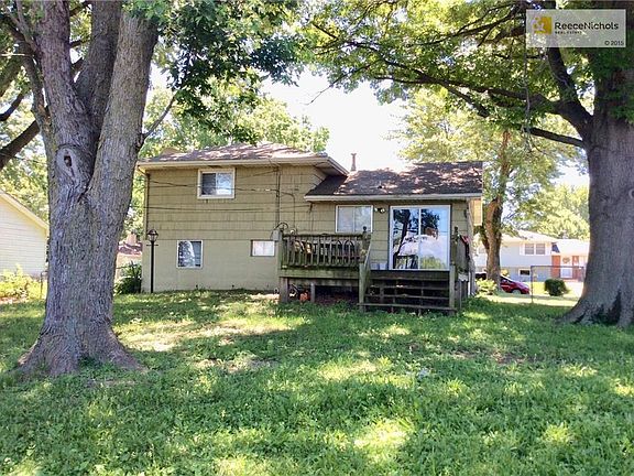 Big deck (needs restrained) - newer sliding patio doors.