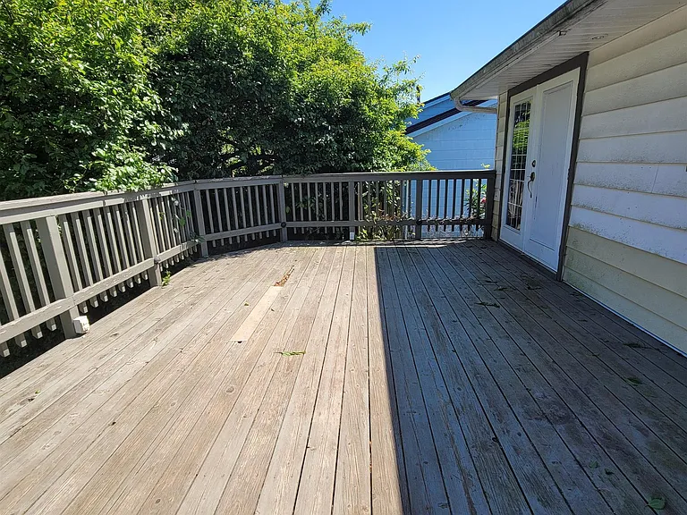 15439 Oxenham Ave — Photo 12