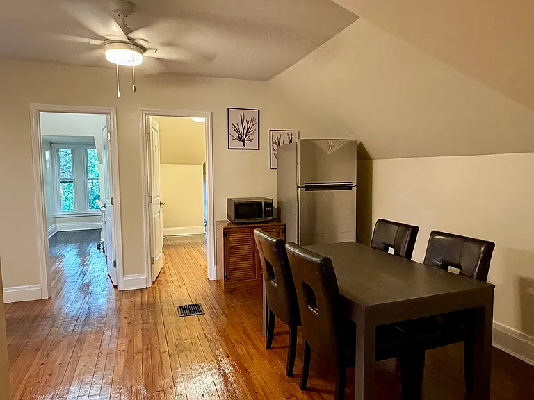 1372 Neil Ave #B — Photo 3