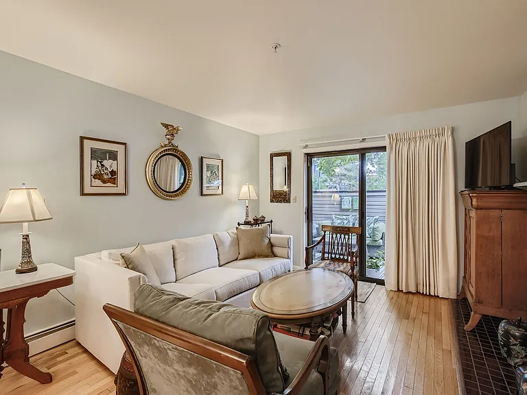 251 Pearl St #2 — Photo 3
