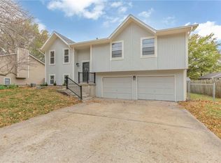 15106 S Blackfoot Dr, Olathe, KS 66062