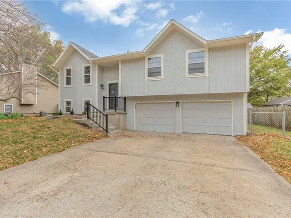 15106 S Blackfoot Dr, Olathe, KS 66062