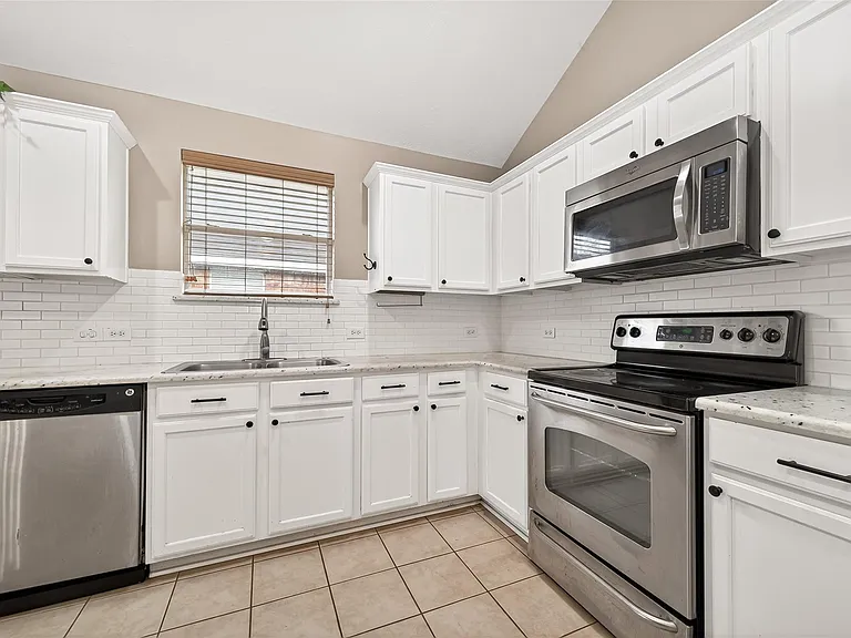 16107 Hitching Post Ct — Photo 15