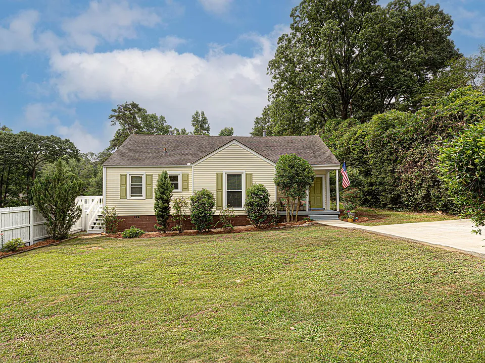 1032 Lakeview Dr