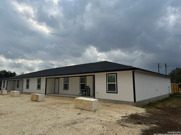 1006 County Road 4516, San Antonio, TX 78009