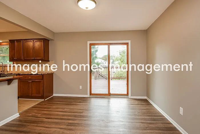 3 bed, 1.5 bath, 1242 sqft, $2,495 — Photo 4