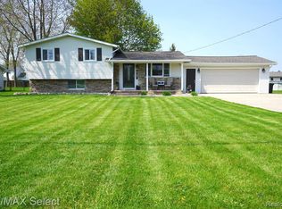 6107 E Maple Ave, Grand Blanc, MI 48439