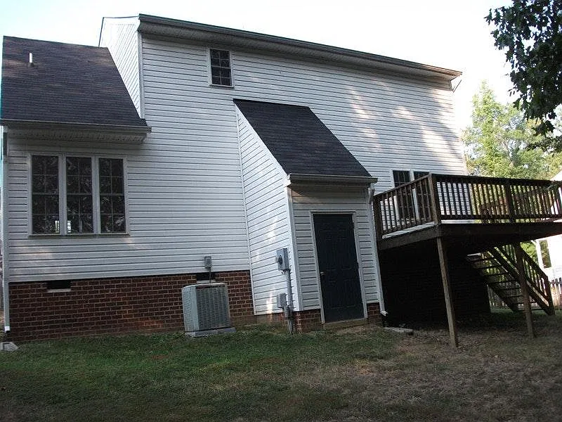 3 bed, 2.5 bath, 1660 sqft, $2,125 — Photo 3