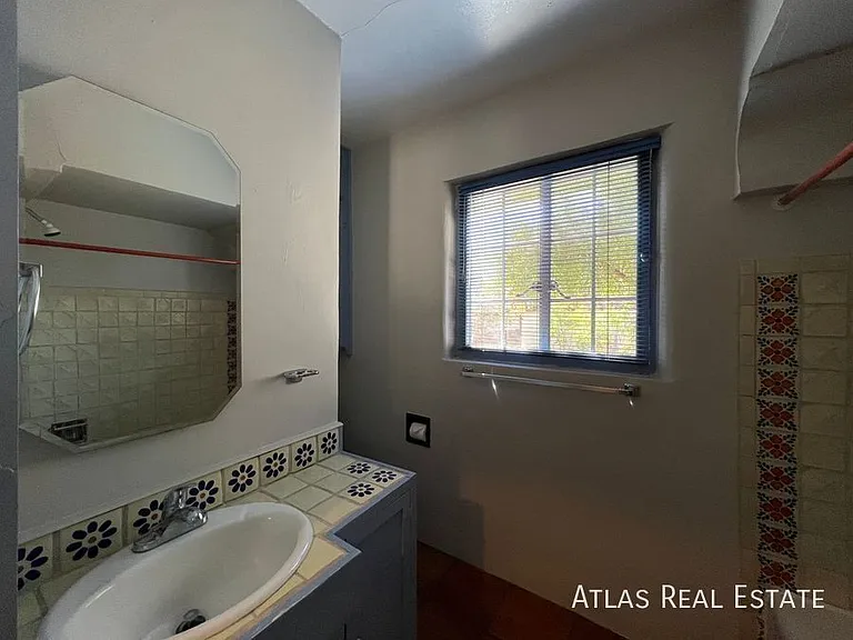 2732 N Martin Ave — Photo 5