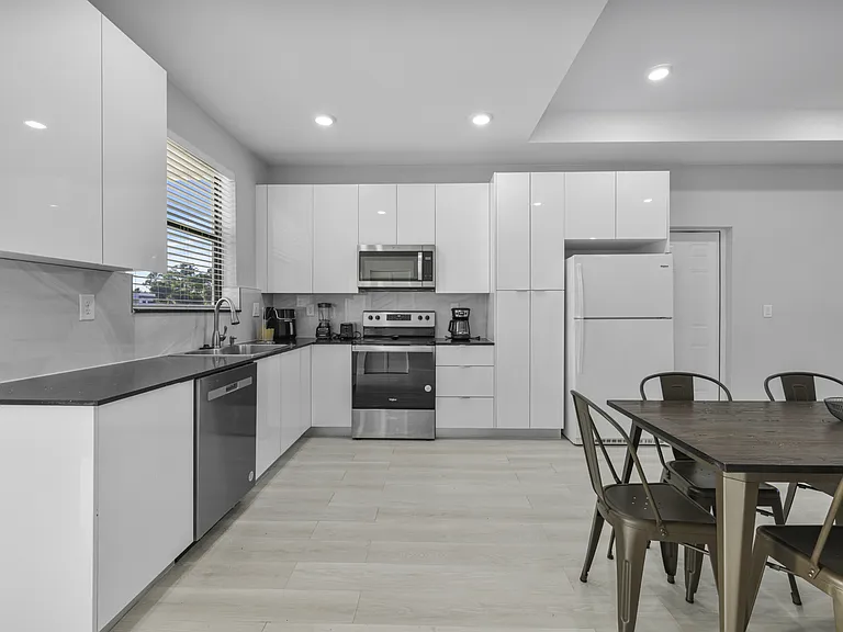 622 Windermere Dr — Photo 10