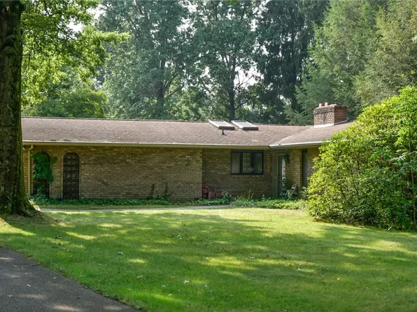 1226 East Dr, Butler, PA 16002