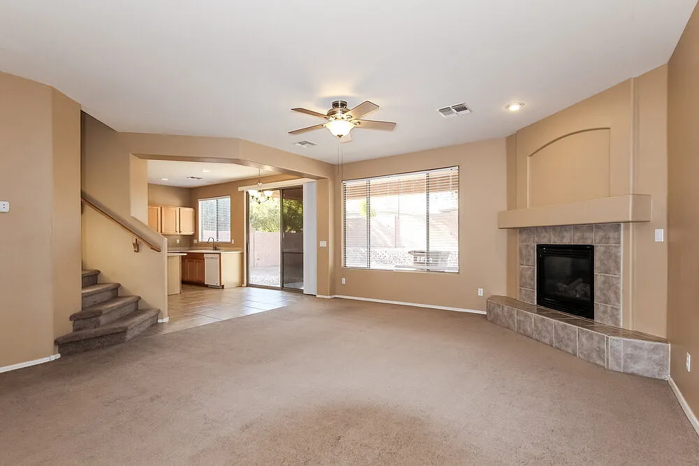 5 bed, 4.0 bath, 2962 sqft, $3,150 — Photo 2