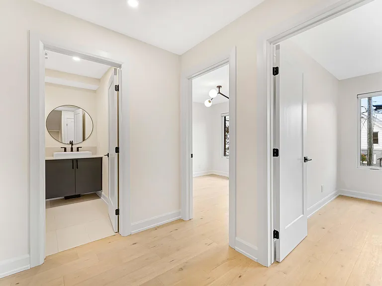 138 Carillon St #A — Photo 9