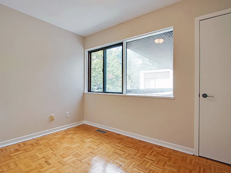 400 Woodsworth Rd #390 — Photo 8