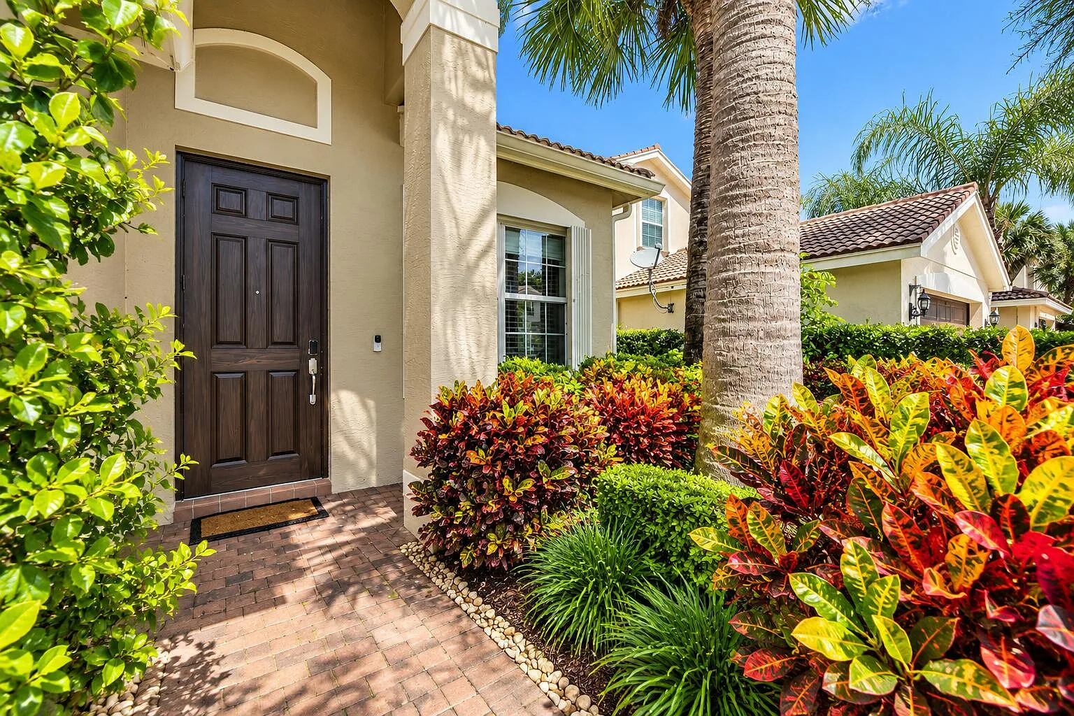 3 bed, 2.0 bath, 1910 sqft, $4,550 — Photo 3