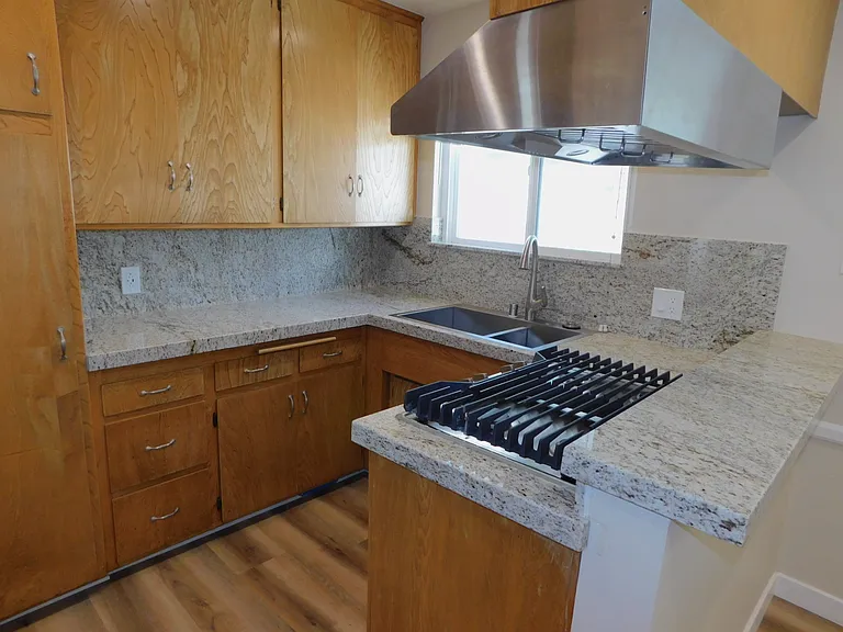 4325 Mammoth Ave #5 — Photo 11