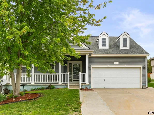 2502 Hummingbird Cir, Bellevue, NE 68123