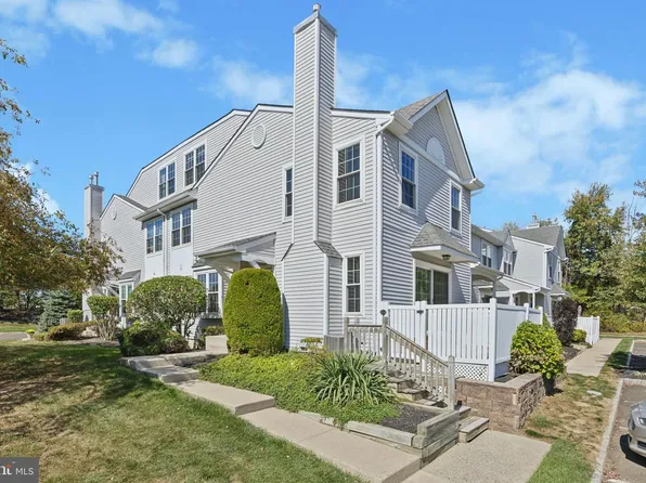 108 Eagle Ct #105, Jamison, PA 18929