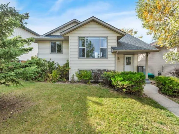 108 E Old Boomer Rd, Sylvan Lake, AB T4S 2J1