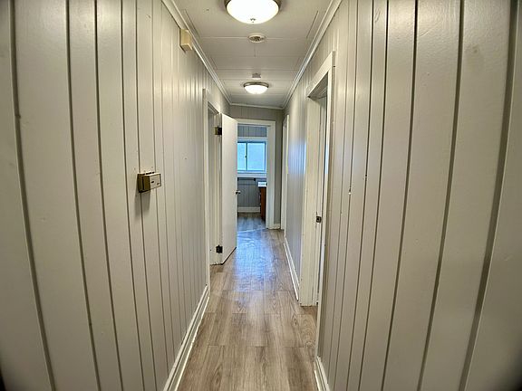 5th image of 325 Bury St