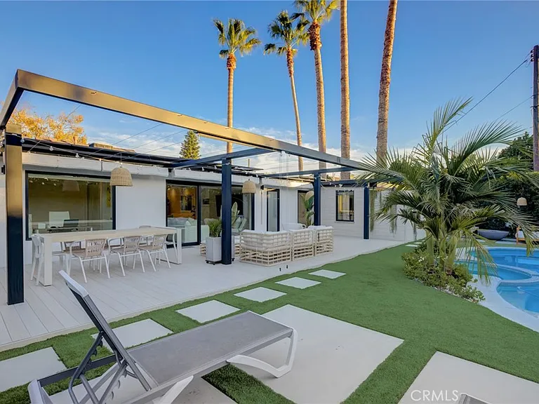 8161 Encino Ave — Photo 58