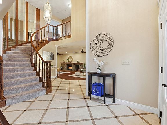 4th image of 1414 Columbine Way