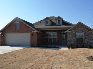 4402 N Meadow Oaks Dr, Rogers, AR 72758