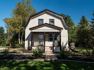 604 W Zedler Ln, Mequon, WI 53092