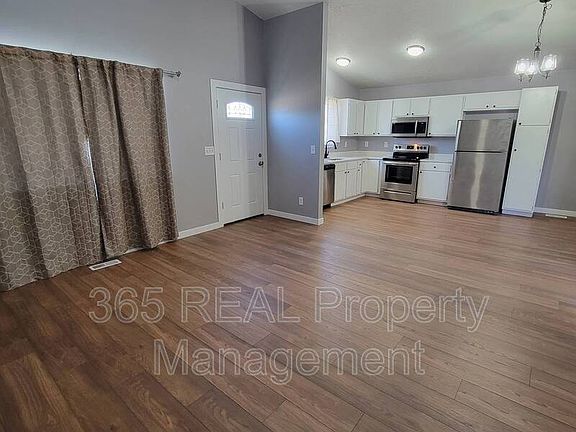 4th image of 330 32nd Ave