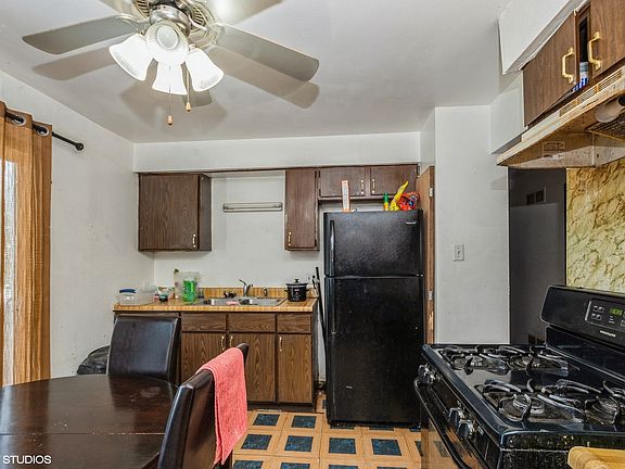 3rd image of 21500 Jeffrey Ave