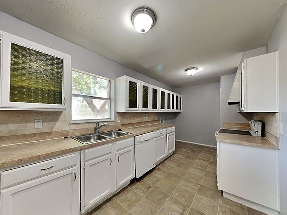 5th image of 2706 Santa Anna Dr