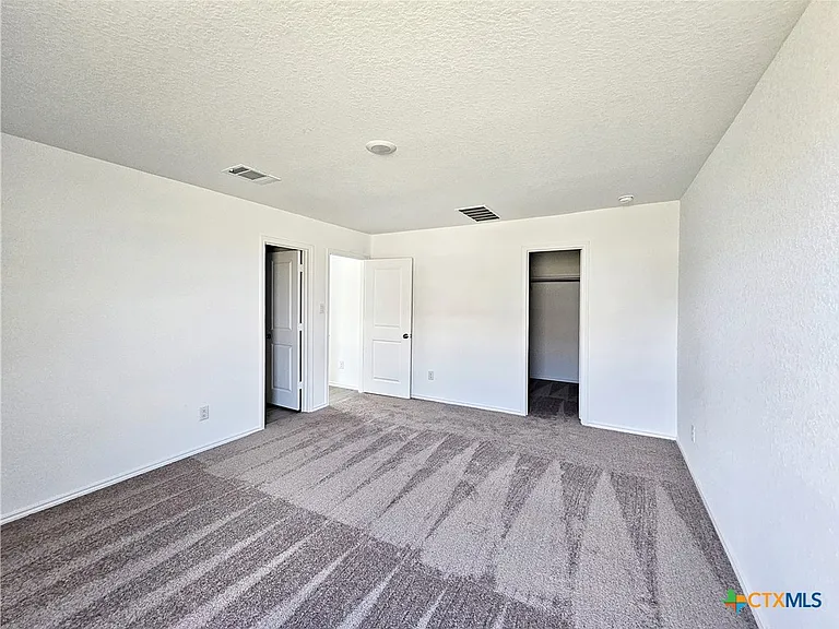 805 Riviera Ct — Photo 8