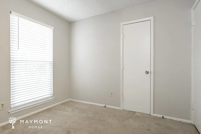 441 NW Jayellen Ave — Photo 8