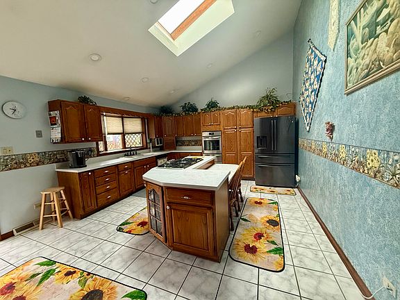 3rd image of 1401 Capri Ln