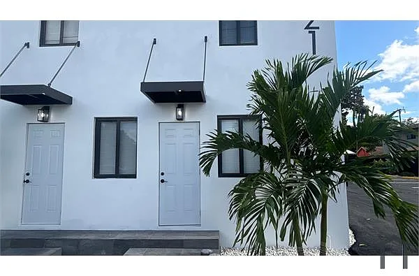 Building Photo - 2621 NW 22nd Ct #A