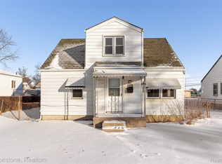 19595 Waldron St, Roseville, MI 48066