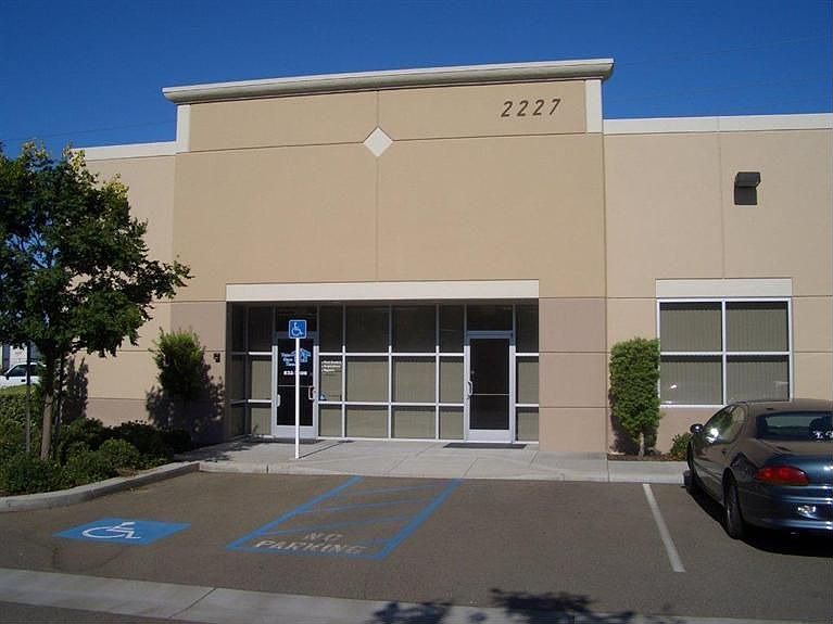 1st image of 2227 N Macarthur Dr