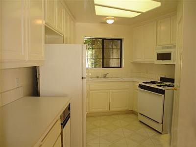 4th image of 306 E Aliso St APT B