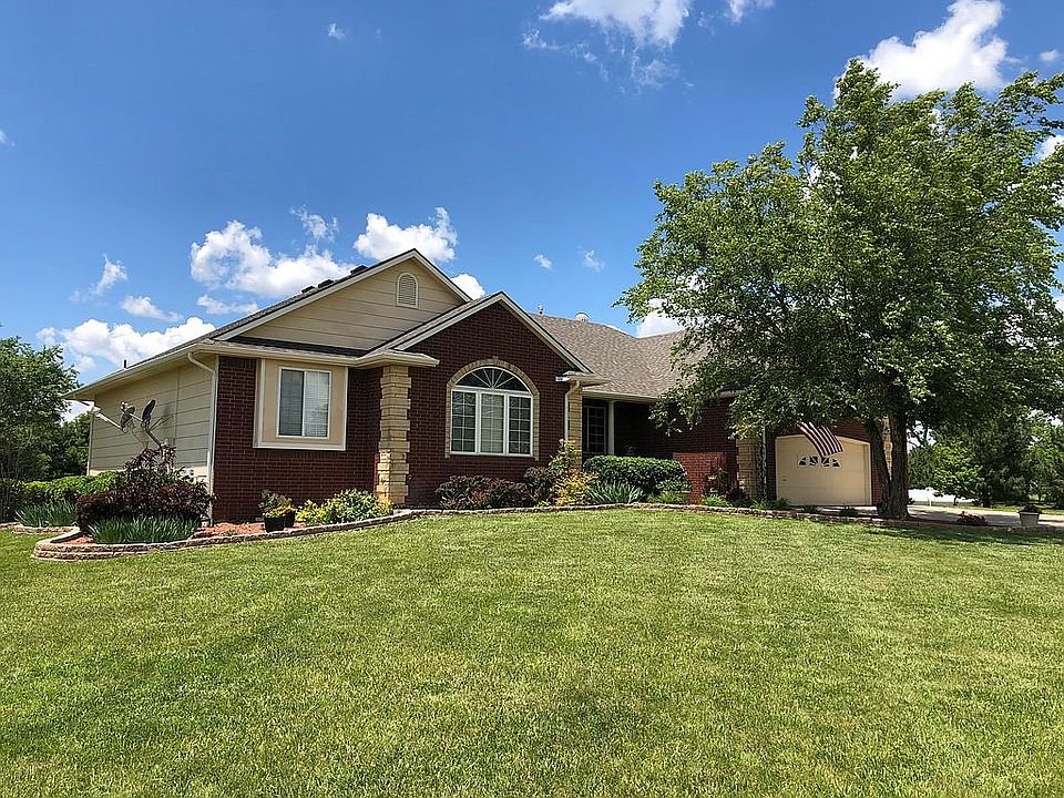 5 bed - 3 1/2 bath Ranch 