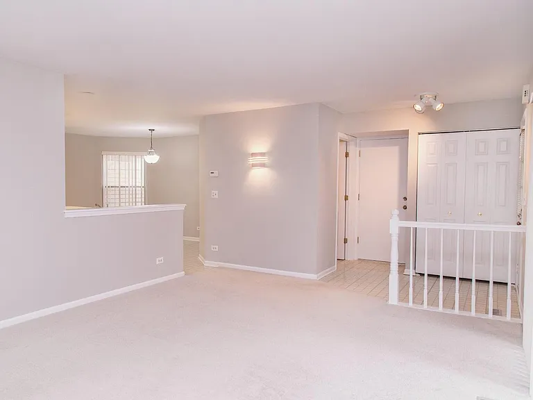 251 Old Oak Ct W — Photo 8