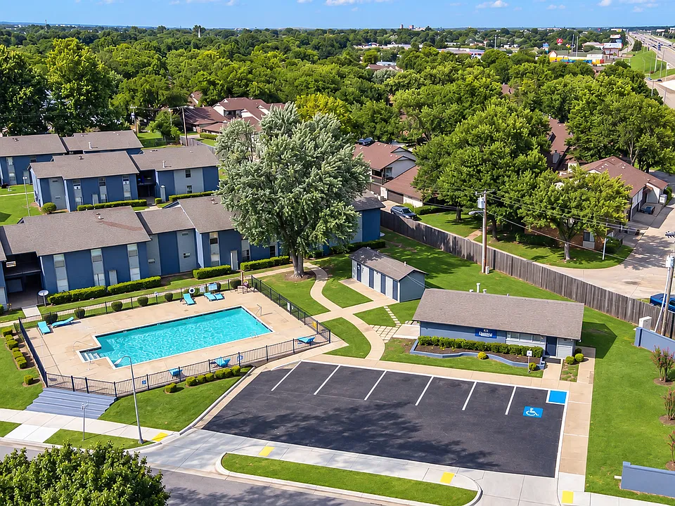 Saddlestone Apartments