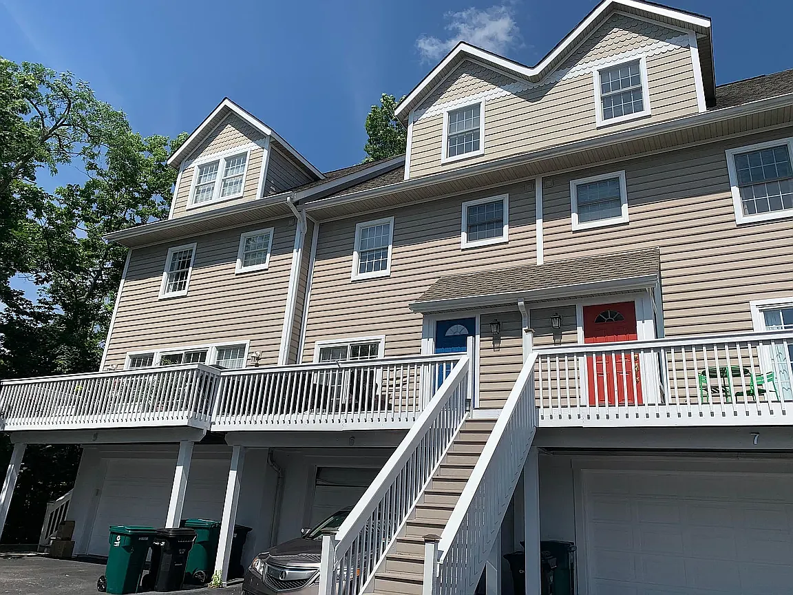 3 bed, 3.5 bath, 2300 sqft, $2,850 — Photo 1