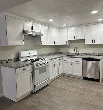 2nd image of 1305 Oak Terrace Ct #10889243