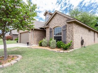 3804 Millers Creek Ln, Mustang, OK 73064
