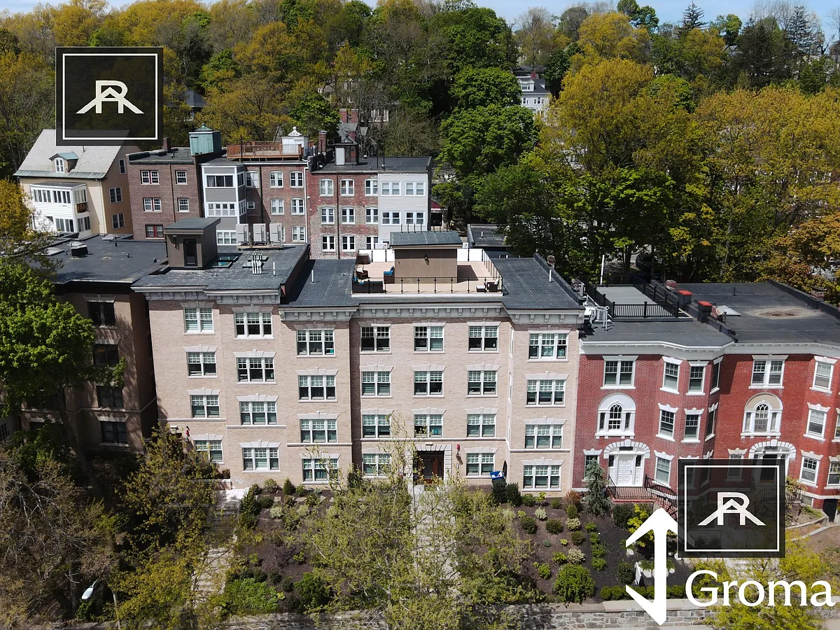 Building Photo - 1582 Beacon St #100