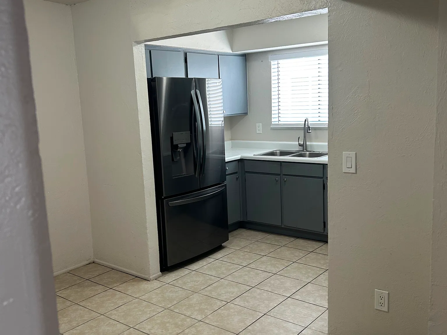 3 bed, 1100 sqft, $1,500 — Photo 3