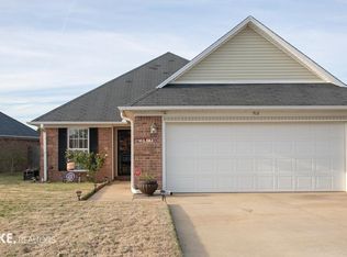 916 Lakeland Dr, West Memphis, AR 72301