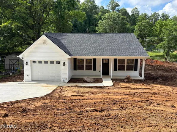 411 Woodcrest Dr, Kingsport, TN 37663