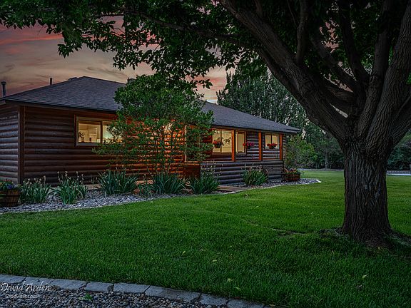 4th image of 915 N Horsemans Park Dr