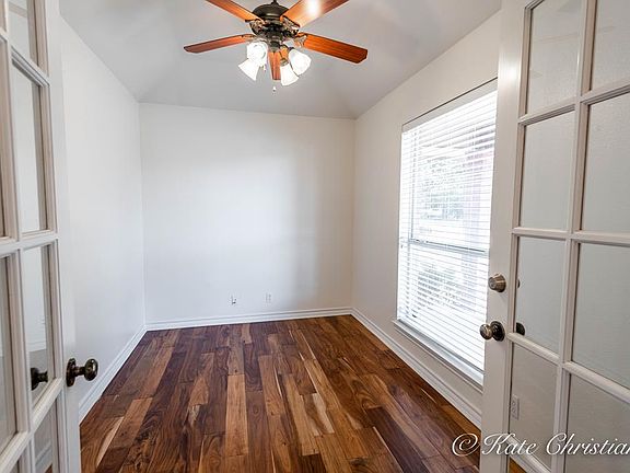5th image of 4820 Rosewood Dr